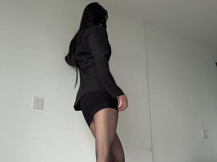 工作装下面藏着什么#秘书 #御姐 #高跟鞋 #裤里丝