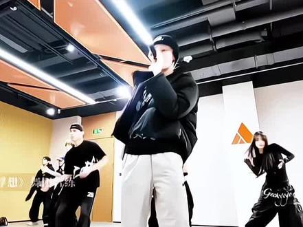 排练室的更有感觉哦#上热门 #月之浮想#张真源