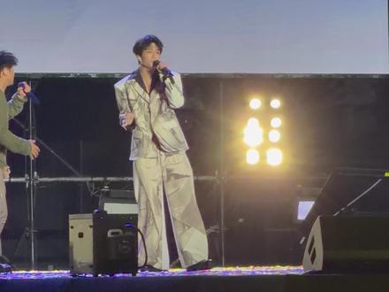 最好的都给你🤲|黄子弘凡&余佳运啊啊啊啊啊好近好近好幸福 #音乐会现场 #黄子弘凡 #余佳运 #最好的都给你 #婺女洲音乐会