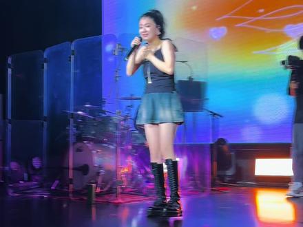 嘉格唱歌也太好了吧,现场真的超震撼啊,本人咋那么美,我心跳都120+了#李嘉格巡演 #李嘉格模样 #李嘉格谢谢你爱我