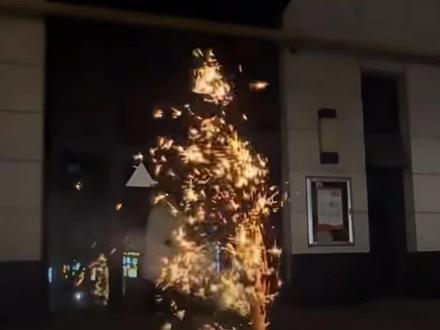 三十块钱的烟花🎆放出几百块钱的效果,这是今年放着最值钱的烟花🎆🎆🎆🎆🎆🎆🎆🎆🎆🎆🎆了#烟花一开年味就来