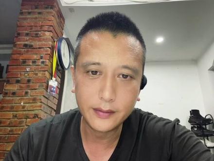 裁判长的测试题:能这样造犯规吗?进攻犯规还是防守犯规? #湘BA#争议判罚#进攻犯规还是防守犯规 #裁判长的测试题#篮球规则案例探讨