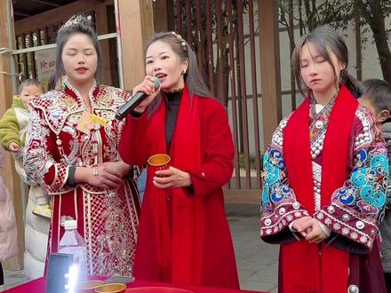 让押礼先生唱吉言,唱得好才能接走新娘#真人真唱 #正能量 #云南山歌 #山歌热门推送 #民间习俗