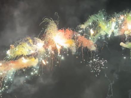 花500块钱放10秒钟的七彩祥云!祝大家新年快乐! #烟花 #新年快乐 #七彩祥云 #烟花最浪漫的一瞬间 #新年 @DOU+小助手