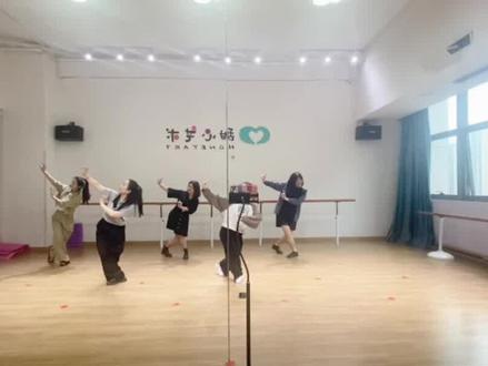 《小小徽剧娃》来咯!
#甜心艺术原创编排 #少儿声乐 #童声 #徽剧 #最美童声