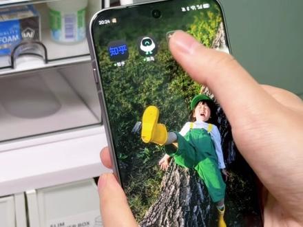 OPPO手机游戏党必看‼️这5个设置没开等于白买⚡️
玩了这么久OPPO手机,才发现这几个游戏设置一直没开😭
打开之后游戏体验直接起飞✈️
今天就把压箱底的5个必开游戏设置分享给各位游戏党!
无论你是打王者、吃鸡还是原神
这几个功能开了就是另一个世界👇
设置1:游戏挂机
设置2:赛事沉浸模式
设置3:闪电启动
设置4:4D振感
设置5:弹幕通知
直接在游戏里侧滑呼出游戏助手 → 开启✅
#OPPO游戏设置 #游戏手机 #数码科技 #数码 #手机