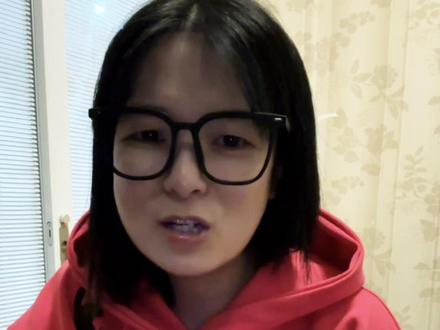高铁上的客运车厢是禁止乘客携带任何活体动物的,然而,有些小型宠物主人还是乐于“闯关”。#养宠#春运 #文明出行