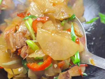 家常菜白萝卜炒五花肉经济又实惠,这样做全家都爱吃#白萝卜炒五花肉