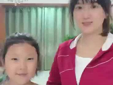 #停课不停学 市十小三年级7班的小朋友和妈妈一起讲解“天天跳绳”APP的使用方法,太赞了,里面讲了很多有用的知识呦。