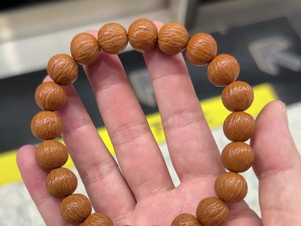 享受凤羽的变色过程,每天都有变化#猴头手串