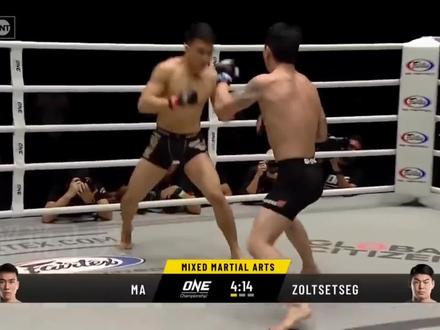 中国小伙国际擂台闯大祸,场上一招降服裁判,先KO对手再KO裁判 #马嘉文降服裁判 #ONE #拳击 #体育