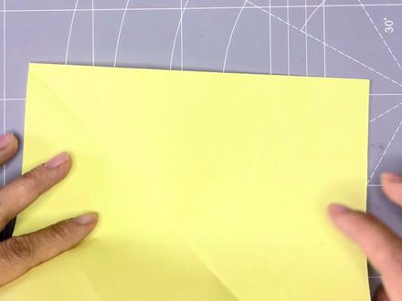 不要觉得剪纸很难,今天教你五等分折法,轻松剪出漂亮的叶子#剪纸教程 #元旦手工 #窗花剪纸教程 #窗花剪纸 #剪纸