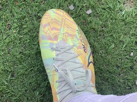 你的刺客15又这样的问题吗?说实话,倒是不影响穿着,但是确实感觉上面有一点点不贴合#足球 #足球鞋 #刺客 #唯有足球不可辜负 #足球装备