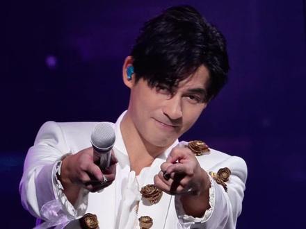 12.20《绝不能失去你》周渝民视角|F✦FOREVER恒星之城
📷𝐥𝐢𝐯𝐞直拍-【绝不能失去你】仔仔视角
🗓2025.12.20
🎫F✦FOREVER 恒星之城巡回演唱会-上海站
#fforever #恒星之城 #演唱会现场 #周渝民 #演唱会