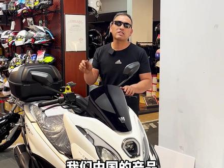 铃木汉堡人150竟然是豪爵UFR150换标车,在国产日益强大的今天,有些偏见我想应该到此为止了,我是豪爵吹我骄傲!#摩托车 #机车 #每个男人都有一个机车梦 #豪爵ufr150 #铃木汉堡人150
