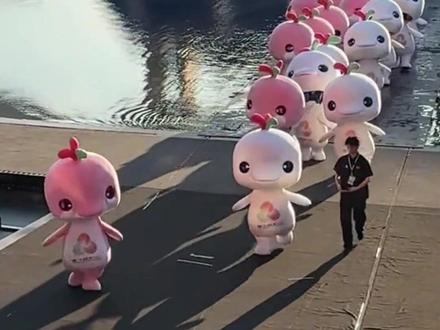 最近火爆全网的“大湾鸡”,真正的原型是中华白海豚。网友:我话我唔系鸡啊!
#大湾鸡 #全运会吉祥物 #全运会