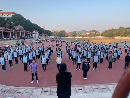 重返18岁,街舞人快乐的一天#隆安三中 #隆安县 #校园街舞 #校园公益课 #街舞公益课堂开课啦