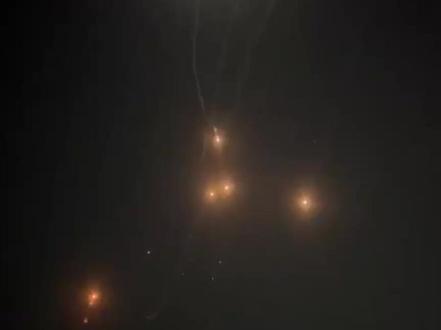 560名美军死伤,弹药库剧烈大爆炸,伊朗导弹雨把以色列炸成火海#时代的荣耀 #全球创作者计划 #零基础看懂全球 #春节世界观察