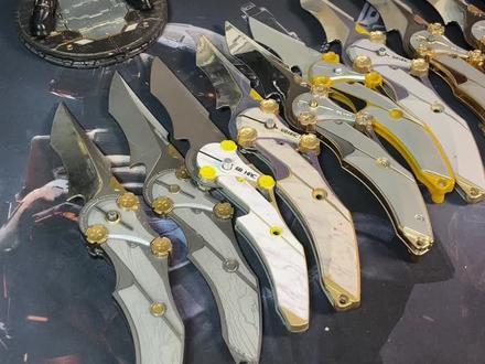 2026年了谁还没有怜悯?今天来一期大测评,一个视频带你看清楚各个版本的差异#模型玩具 #怜悯之刃 #三角洲怜悯 #三角洲 #三角洲行动