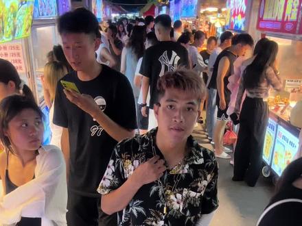 夏天我喜欢喝奶茶 你喜欢什么#稻草人 #穿搭