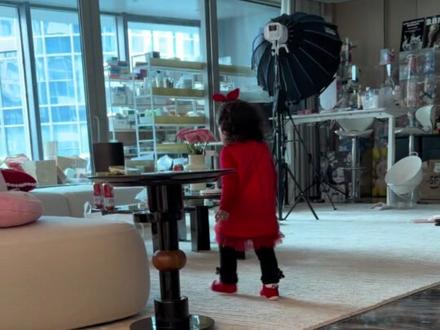 优米宝跟朱奶奶在这㊗️姨姨
姐姐等………米粉们新年快乐!万事如意✌️✌️
感谢大家对我和优米宝的喜欢和关心❤️❤️❤️