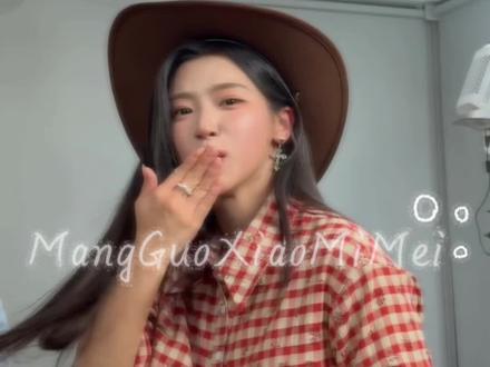 #请接受闺蜜妯娌的飞吻 勇敢的人先拥有飞吻!就这样拿下《穿书》剧组男女主们的飞吻!#林君怡 #贺灵榣 #何雨洋 #芒果小迷妹