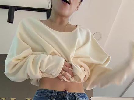 买到一条好看的低腰牛仔裤。穿了低腰牛仔裤才发现。低腰牛仔裤真的比高腰显瘦、显腿长。#牛仔裤 #韩系穿搭 #小众穿搭 #极简穿搭 #牛仔裤搭配