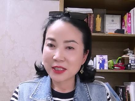 张雪的故事,对眼下那些躺平的年轻人,对底层文化不高的劳动者,对没有资源的奋斗者,对在大环境里感到迷茫的人——是一针强心剂,是助推剂。只要我们有骨气,肯奋斗,肯拼搏,肯创新,今天有一个张雪,明天就会有千千万万个张雪他告诉我们:奋斗的人生,永远精彩。
不要怕起点低,不要怕路难走。眼中有光,心中有梦,脚下有力,你也能闯出自己的一片天。#张雪夺冠 #奋斗最青春 #拼搏#没有人随随便便成功
