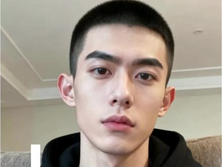 豆包P图指令男生痞帅 豆包口令复制的文案 豆包P图指令高级感 #豆包ai #豆包出大片有两把刷子 豆包生成照片指令 包生成氛围感照片 都包AI图片生成指令氛围感