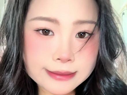 宝宝们都有什么化妆好物可以在评论区分享一下吗😘#00后 #自媒体女生 #自学化妆打卡 #美妆好物分享推荐