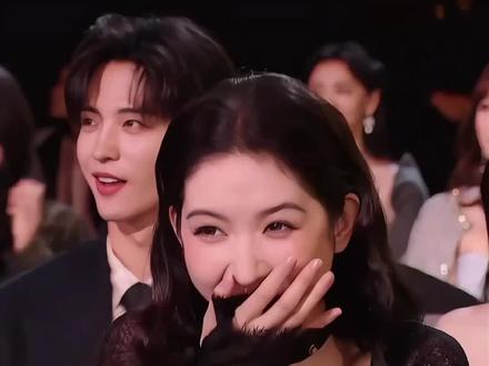 王玉雯一晚上下来嘴皮子步数2万+#王玉雯 #星光大赏 #搞笑 #张新成 #龚俊