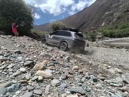 看看理想的越野爬坡能力!#理想l9 #理想l8 #理想l7 #成都理想改装 #成都机长理想改装