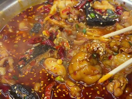长沙超好吃的臭豆腐牛蛙!!!感谢大学生推荐!!真的好吃到失语!!!#长沙 #长沙美食 #臭豆腐 #牛蛙 #烟火气小店