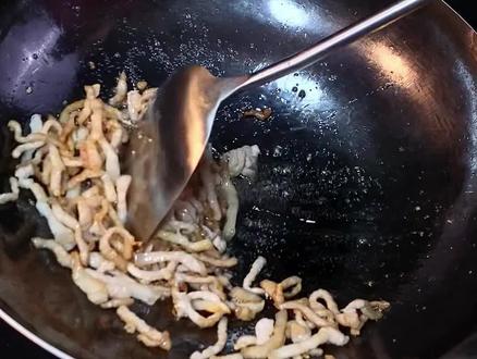 炒肉丝油温怎么算 5aa3e6a2b19e84894290665f8573553a~tplv-dy-resize-origshort-autoq-75:330.jpeg?x-expires=2022051600&x-signature=tNGy4R8rIZpSHUJul9tNk7KBSWs%3D&from=3213915784&s=PackSourceEnum_AWEME_DETAIL&se=false&sc=cover&biz_tag=pcweb_cover&l=20240131173459DB4E69F666C28300174E