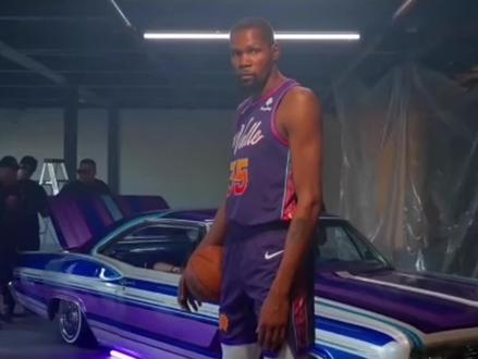 休赛期别人都去度假游玩,只有杜兰特在默默陪年轻球员训练