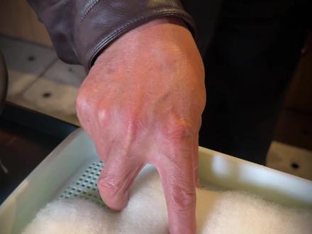 终于捏到霉豆腐了 #郭师傅 #厂二代 #霉豆腐 #父女日常 #我的毛豆腐很曼妙