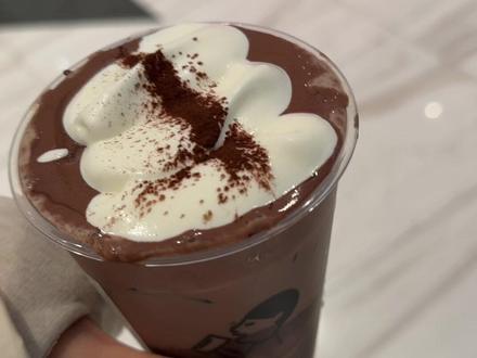 小姜睁开眼睛就喝上了,奶油顶这款好喝 一杯都不够喝!#喜茶 #颓式碎碎念 #小姜秘制 #小姜今天喝点啥 #奶茶测评