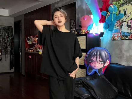 过年被禁止穿一身黑⁉️
别慌,我自有办法…
#穿什么回家显得我今年混得很好 #视觉系穿搭 #过年显贵穿搭我悟了 #亚文化穿搭 #彩色穿搭