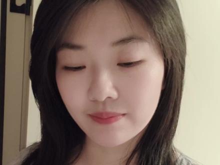 我只爱你四次。
第一次,开始你把我捧在手心里,那时候我不在乎你的身份,不在乎你有没有钱,心甘情愿的爱着。
第二次,我明白这个男人无法依靠,我看到了你所有的缺点,依然选择包容和原谅,还是相信你说的你会改。
第三次,明明知道两个人之间有隔阂了,可是还是会觉得两个人还有机会,即使每天都会流泪,自己消化情绪,可是我依旧选择相信你。
第四次,我忍受了无数的委屈和痛苦,受了不少的难堪,你依旧我行我素,空有一张说爱我的嘴,100个不爱我的细节。
我真正的意识到我无法再继续下去的时候,我再也不会回头了。
失望的尽头原来是不再期待,更是沉默不语 任何话说透了,都是笑话,任何人看透了都是悲剧……#女性成长#情感共鸣 #情感