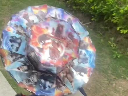 #幼儿园手工 #幼儿园环保服装 #六一环保时装秀 奥特曼帽子教程,大家凑合看吧。第一次弄这种视频,不懂的可以私我。孩子们很喜欢!