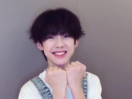 怎么办呀🤯#张嘉懿Austin #饼干摇4 #手势舞 #开始跳舞吧