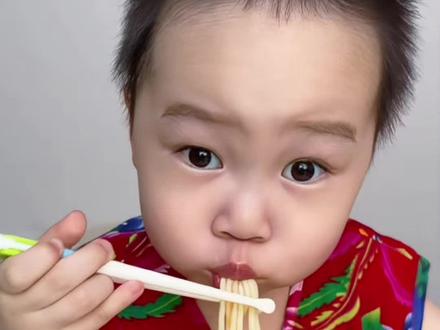 人类幼崽沉浸式吃饭#宝宝吃饭 #自主进食 #萌宝小吃货 #干饭宝宝上线