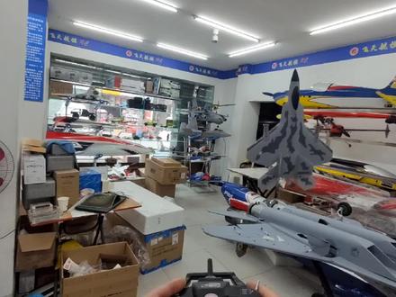 这是一款小白马航模出品的新款f22飞机,吊机玩法新鲜