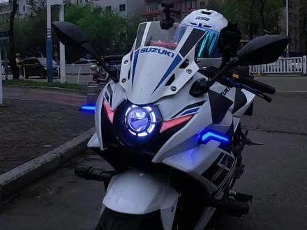 第一次自己动手改车。还多出三个螺丝!没关系,手搓自己的爱车。鸡屎叉超级进化冰川天使#晒出你的爱车 #男人的玩具 #组装 #gsx250r改装 #gsx250r冰川白