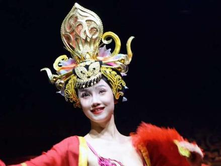 @宋城姝洁 #从此君王不早朝 且看且珍惜 #宋宫宴舞 #太美了 #千古情演出 #杭州被宋城具象化了 3号剧院3月21日拍摄