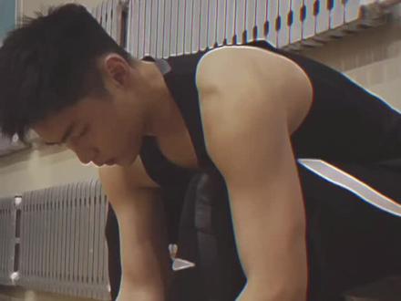 “训练总会让我们遍体鳞伤,但后来那些受伤的地方,一定是我们最强大的地方”#篮球 #体育生 #伤病