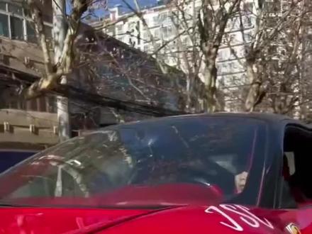 @大兵学长29岁开法拉利@小伟伟(进国) 27岁开兰博基尼@姜洁 26岁开迈巴赫@城少 25岁开奥迪@蒋安堂 26岁开奔驰@杨东平❤️ 24岁开迈巴赫@吴童 26岁开兰博基尼@谭老六的朋友圈 26岁开影豹@杨正肆❤️ 26岁开宝马 你们多少岁都开什么车发张图到评论区给我看