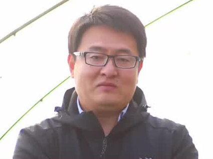 我们草莓膨果期
该如何科学施肥?看看看……