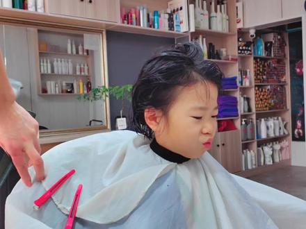快速修剪儿童波波头教学!在家给女儿理发教学!#剪头发的小女孩 #宝宝发型 #儿童发型 #宝宝理发 #剪发最乖的宝宝 #儿童理发 #波波头 #宝宝理发不哭 #理发日记