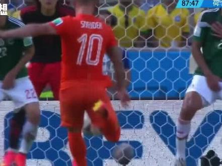 1/8决赛斯内德一记抽射把荷兰队从悬崖边拉了回来#足球 #唯有足球不可辜负 #斯内德 #世界杯